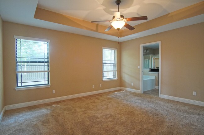 Building Photo - "Luxurious 3-Bedroom, 2-Bath Pet-Friendly ...