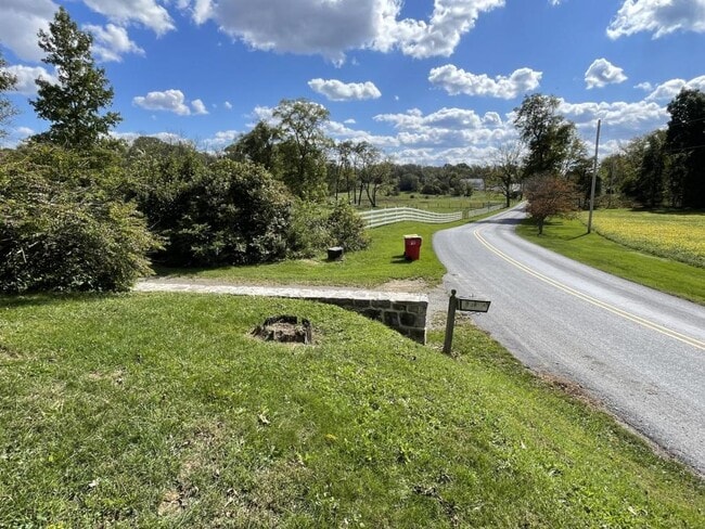 Building Photo - 67 Graham Rd