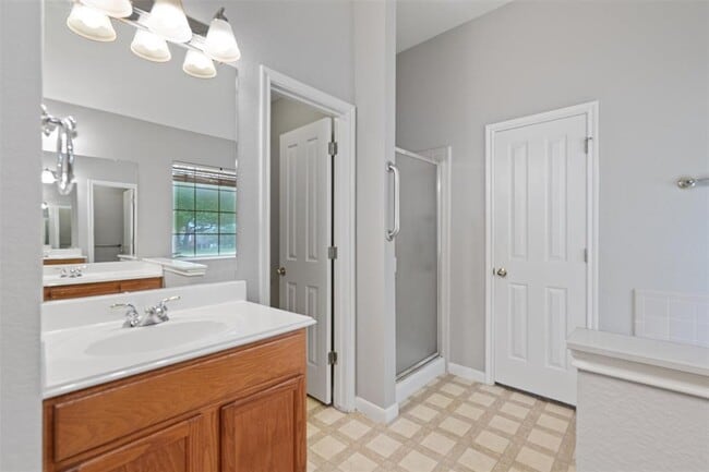 Building Photo - 901 Cashew Ln