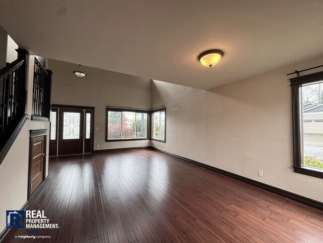 Building Photo - Spacious 4 Bed / 3 Bath Home with Loft, Fenced Yard & Covered Patio in Puyallup!