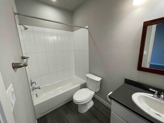 Building Photo - 107 Peruna Dr