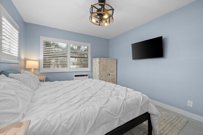 Building Photo - 624 Orton Ave