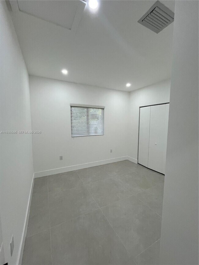 Building Photo - 119 NW 5th Ave