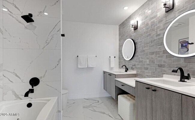 Building Photo - 7157 E Rancho Vista Dr