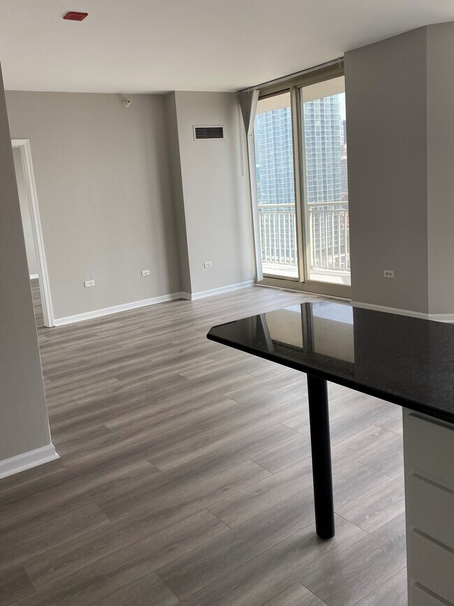 Living room - 645 N Kingsbury St