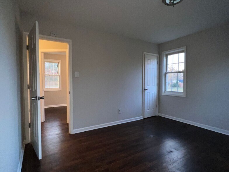 Building Photo - 4608 Eastover Ave