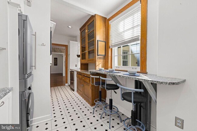 Building Photo - 3401 Greenway