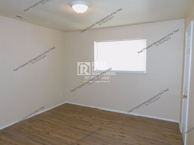 Building Photo - 4302 Parker St