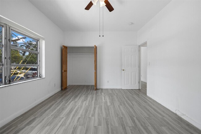 Building Photo - 8135 Crespi Blvd