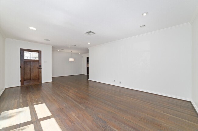 Building Photo - 5438 Briarbend Dr