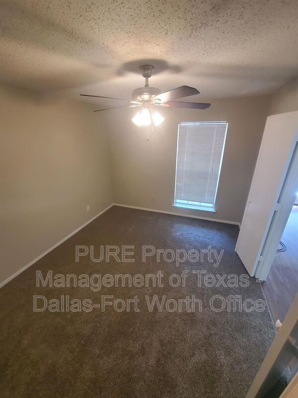 Building Photo - 18333 Roehampton Dr
