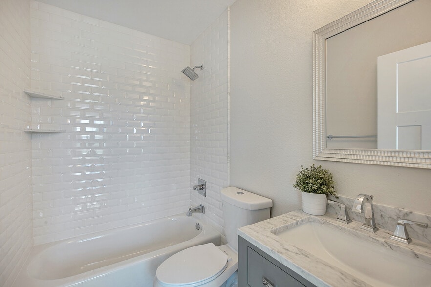 Building Photo - 2301 E University Dr