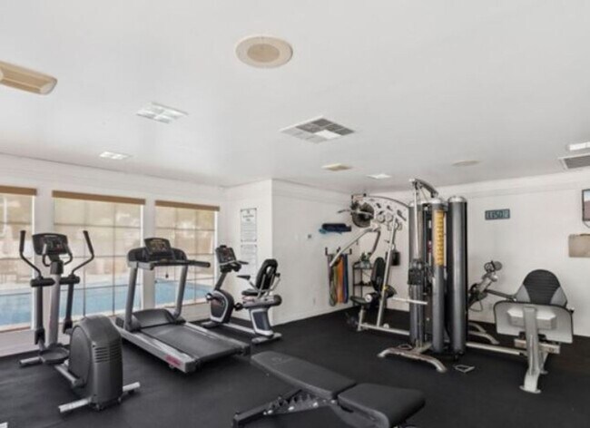Building Photo - Stylish Upstairs Condo Next to Peter's Canyon
