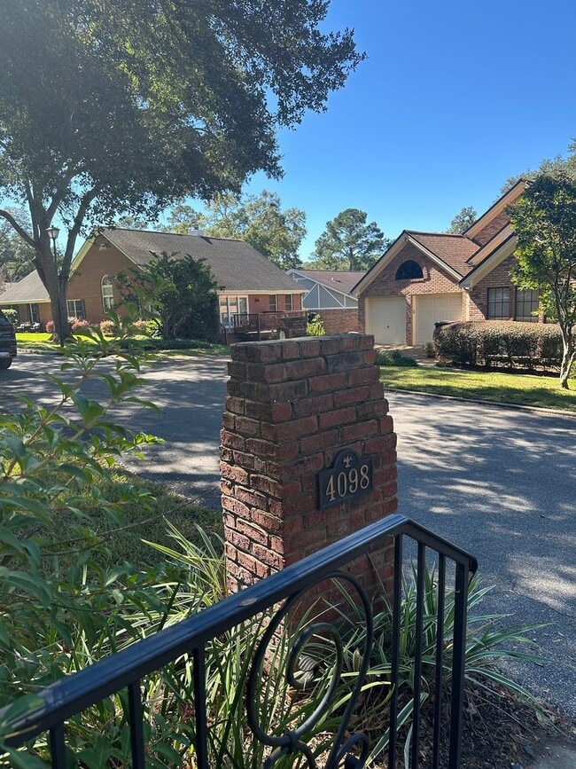Building Photo - Killearn Pebble Creek HOA Community 2/2 Si...