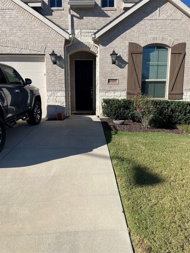 Building Photo - 6145 Teodoro Bend