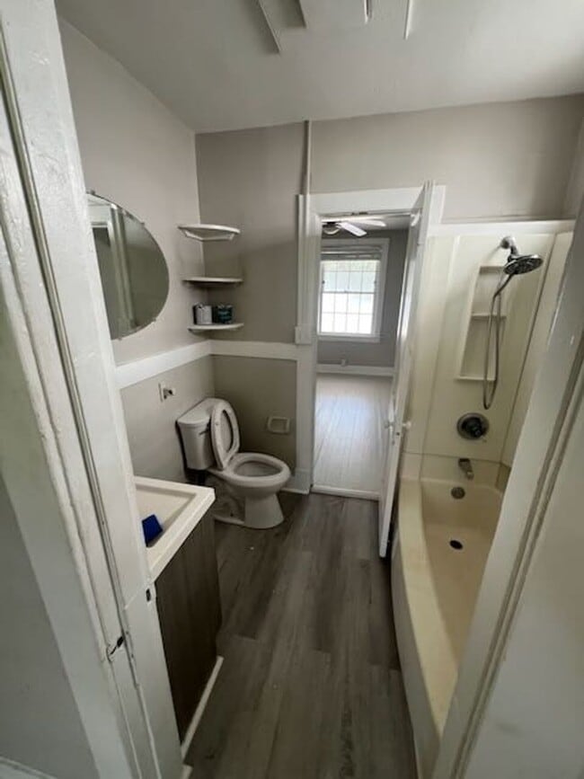 Building Photo - 2 bedroom Carytown Cottage