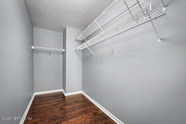 Building Photo - 711 Sid Dr
