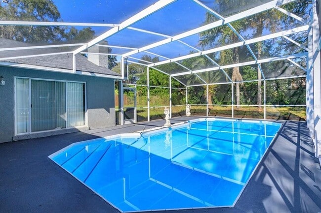 Building Photo - 5955 Kenlyn Ct