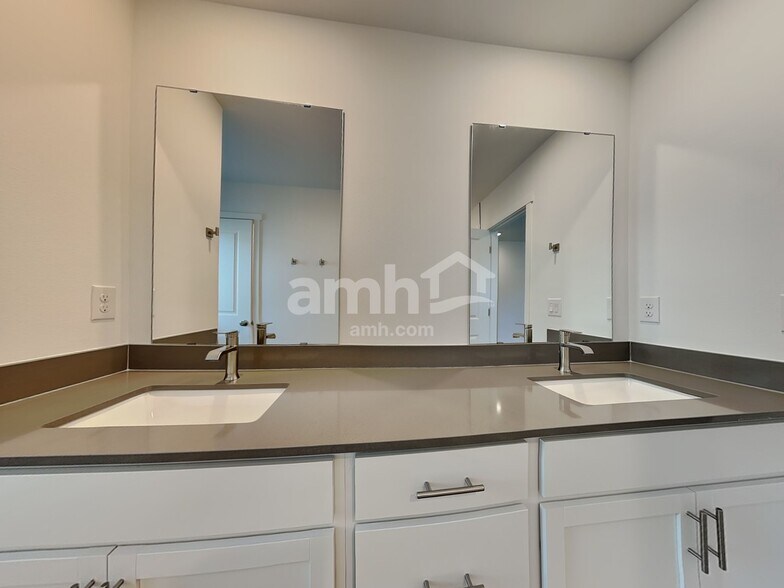 Building Photo - 7285 Arroyo Crossing Pkwy