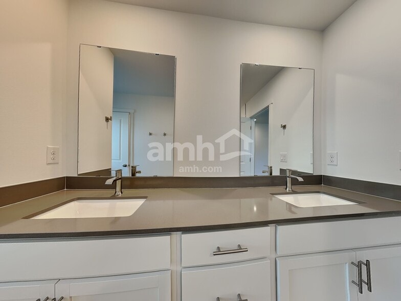 Building Photo - 8922 50th Ave SE