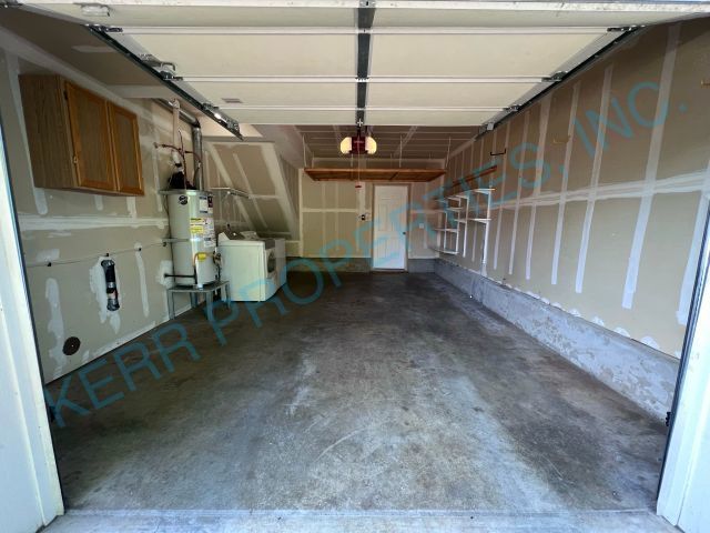 Building Photo - 1 Bd / 1.5 Bth - Skylight - Gas Fireplace ...