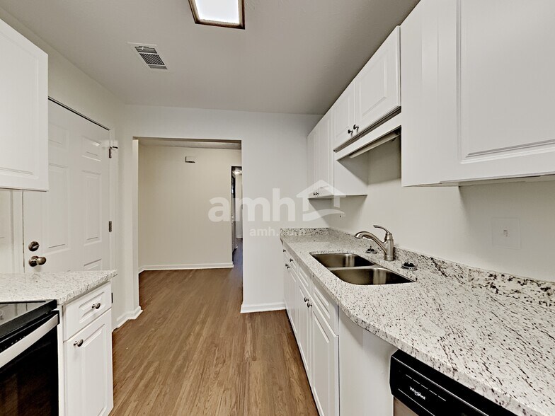 Building Photo - 755 Allen's Landing Dr SE
