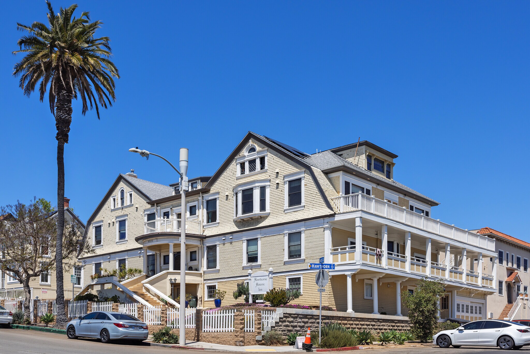 Building Photo - 2121 1st Ave