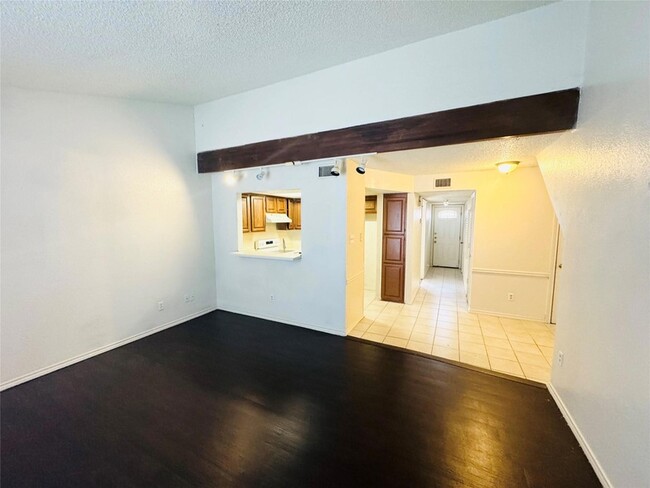 Primary Photo - 1318 Bluffview Dr