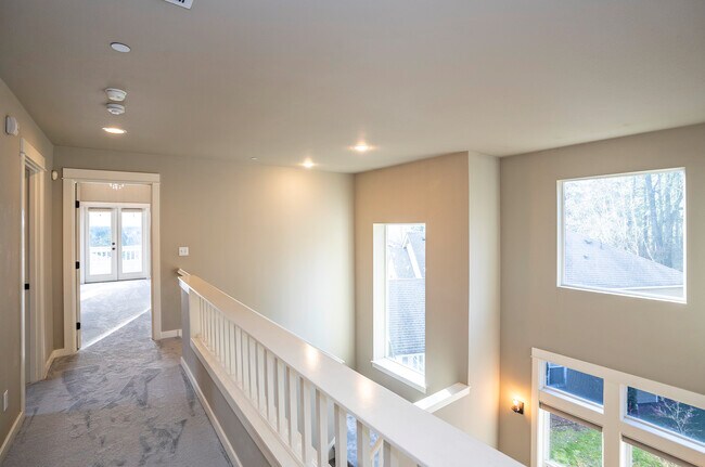 Building Photo - 1749 Skyline Ridge Ln SW