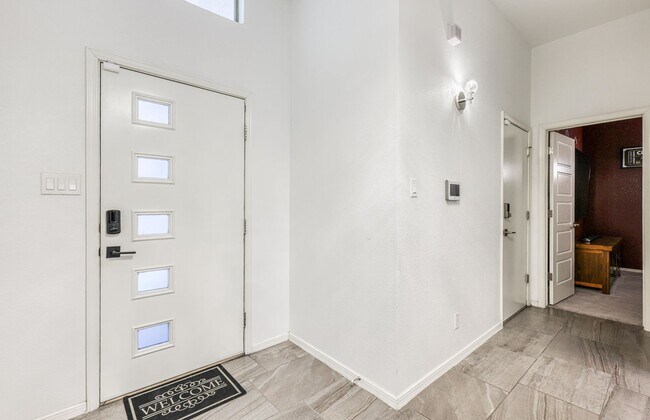 Building Photo - We have a beautiful home fully furnished with 4 bedroom-2 baths