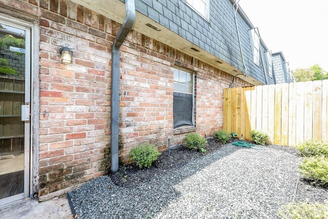 Building Photo - 8941 Gaylord Dr