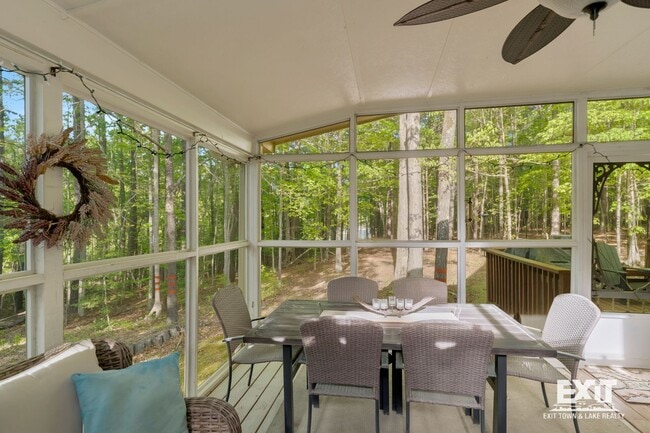 Building Photo - 4 Bedroom, 2 Bath Home Available on Kerr Lake with Private Dock