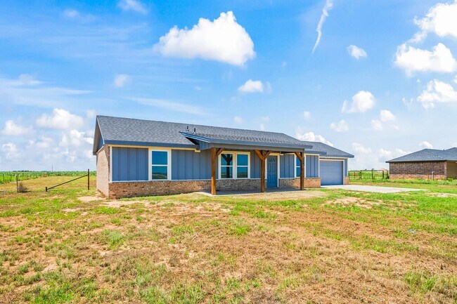Building Photo - 3 Bedroom 2 Bathroom Home on 1 Acre Lots!