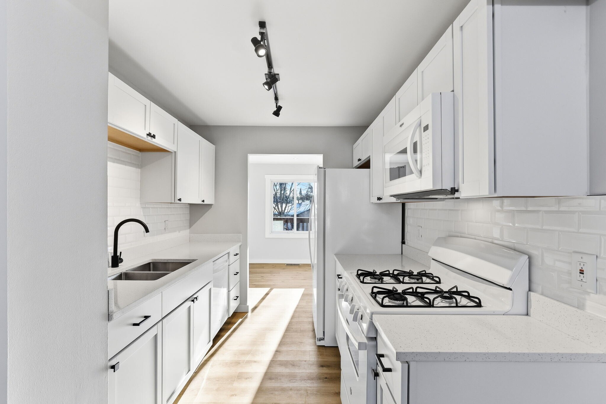 Building Photo - 351 W Eagle Lake Dr