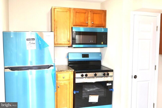 Building Photo - 147 Deacon Rd