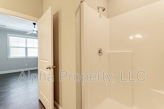 Building Photo - 18 Alderly Wy