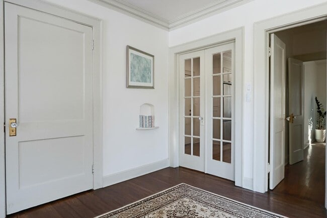 Building Photo - 2015 Court Ave