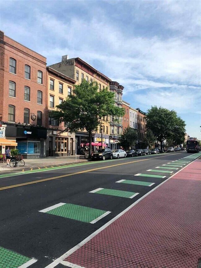 Building Photo - 156 7th St