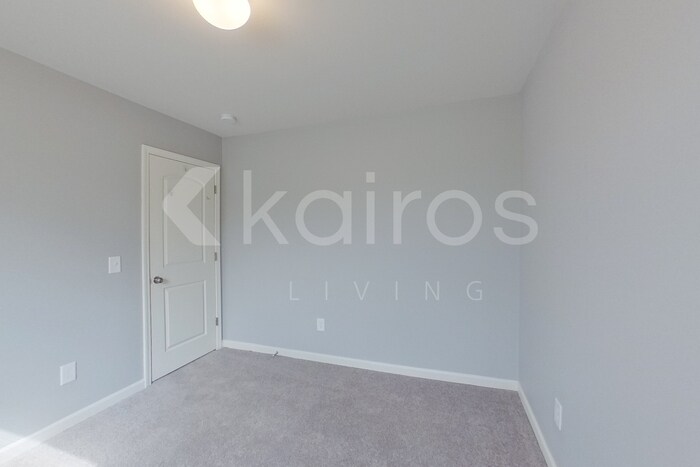 Building Photo - 10 Plymouth Ct