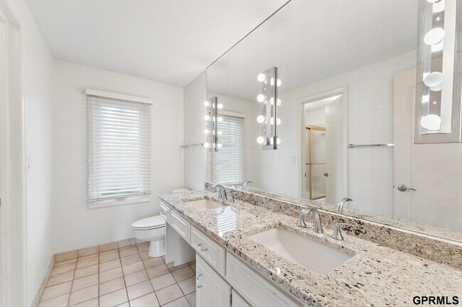 Building Photo - 9723 Fieldcrest Dr
