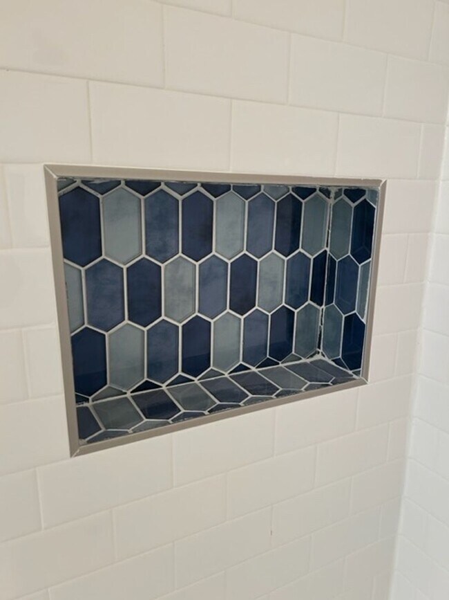 Building Photo - Nicely Updated Terrace Level  1/1 condo