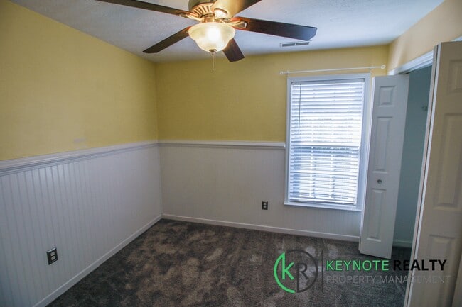 Building Photo - 6927 Erie Dr