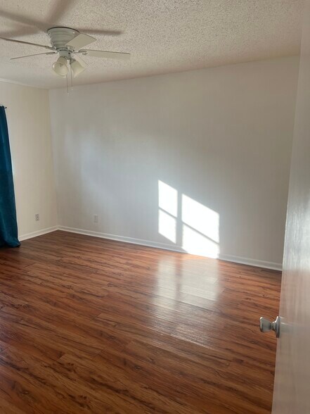 Building Photo - 1126 Hollow Creek Dr