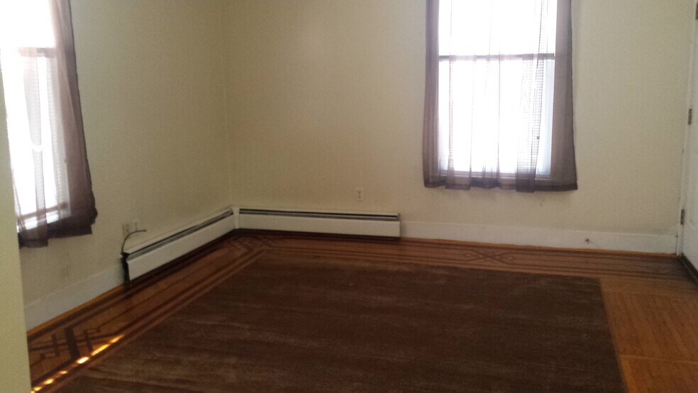 Living room - 338 Pawtucket St