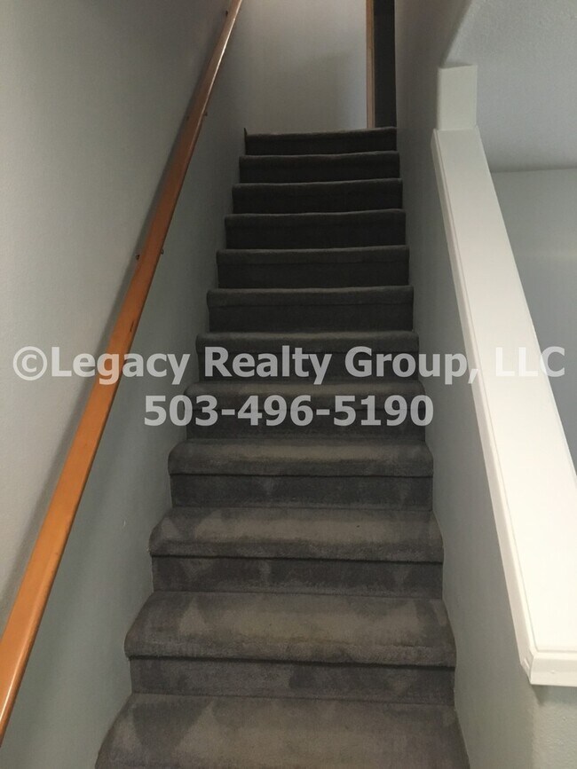 Building Photo - THREI05