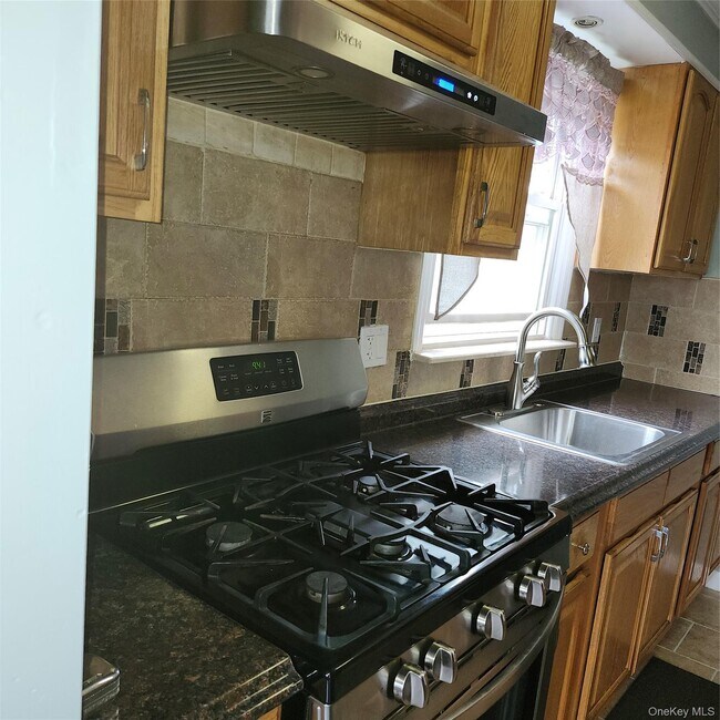 Building Photo - 90 Hildreth Pl