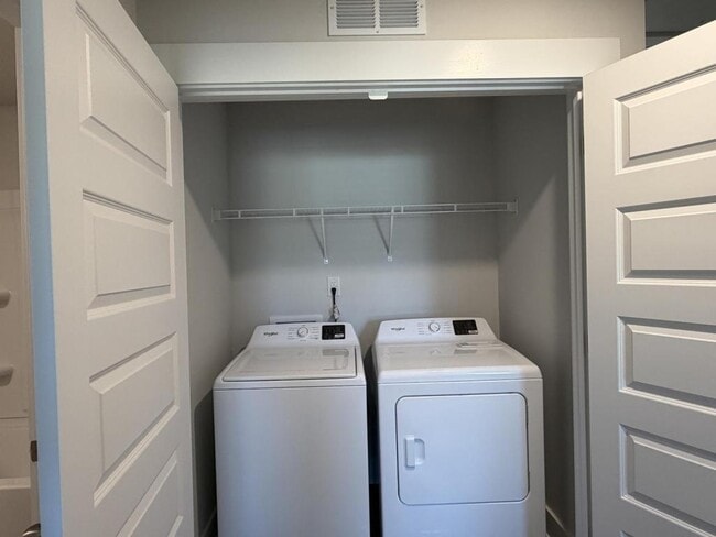 Building Photo - 105 S Grassland Rd