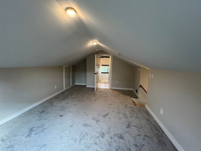 Building Photo - Gorgeous Craftsman available Now