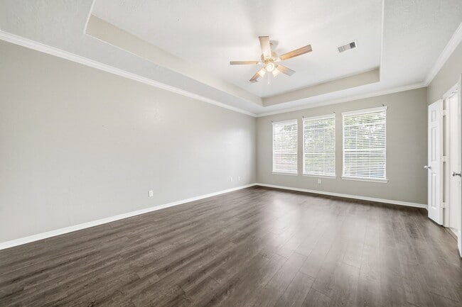 Building Photo - 2711 Wallingford Pnes