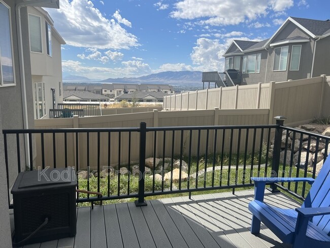 Building Photo - 3733 N Valley Vista Way